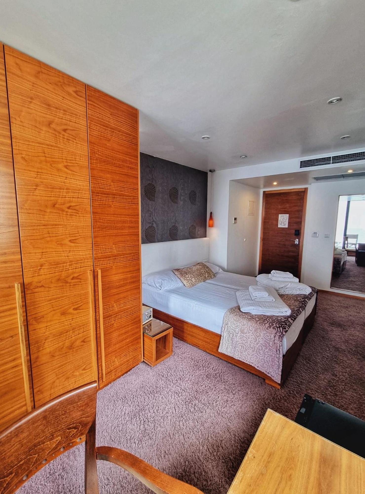 Hotel Gala Split Podstrana Exteriör bild