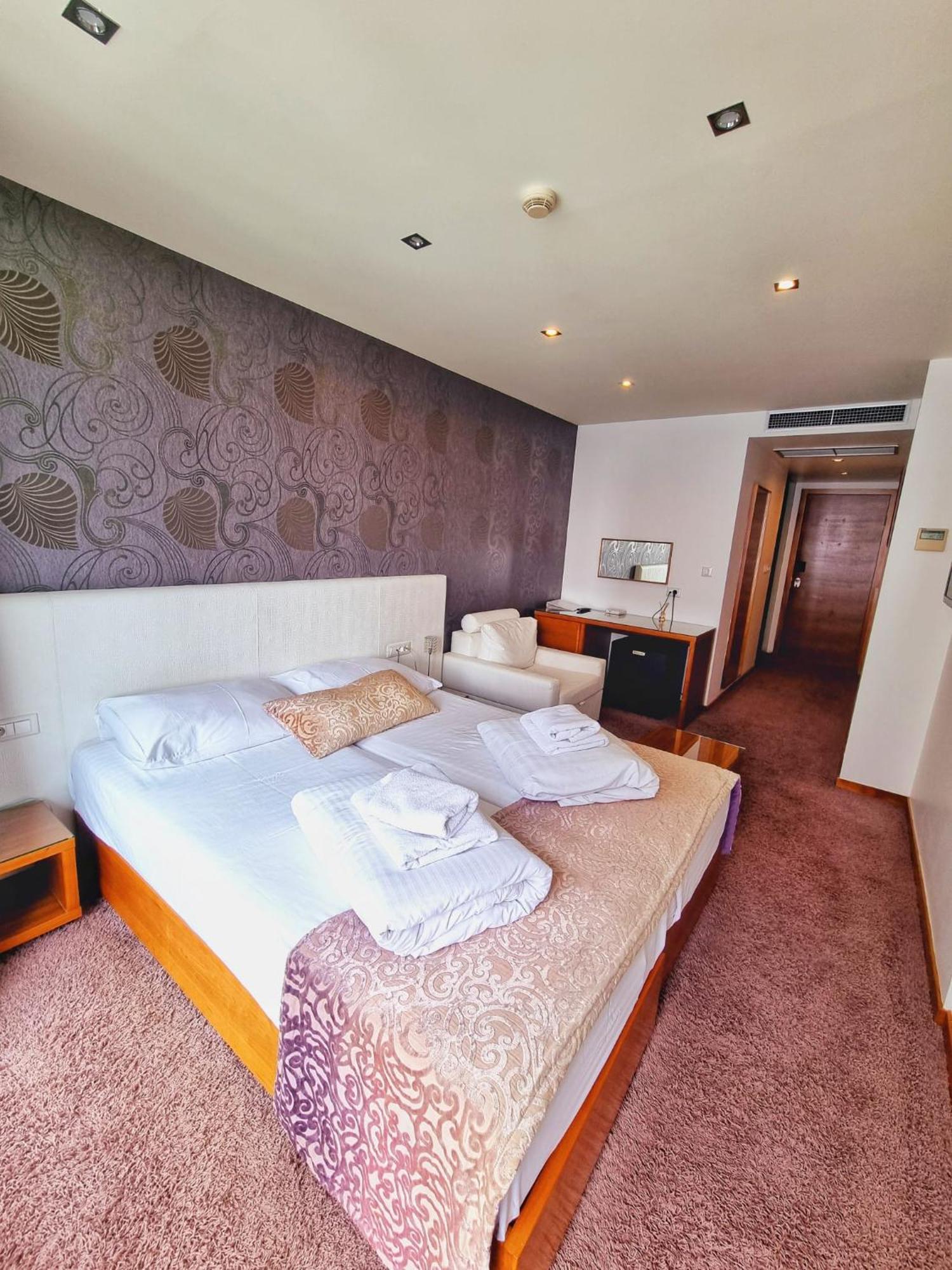 Hotel Gala Split Podstrana Exteriör bild